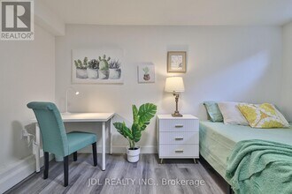 5 Sorauren Ave in Toronto, ON - Building Photo - Building Photo