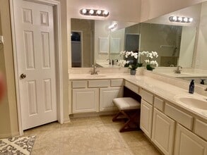 14243 Andrea Way Ln in Houston, TX - Foto de edificio - Building Photo