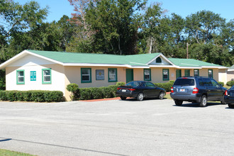 305 Lovejoy Rd in Fort Walton Beach, FL - Foto de edificio - Building Photo