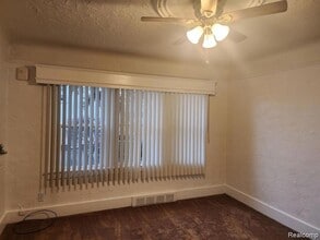 196 Bondale Ave in Pontiac, MI - Foto de edificio - Building Photo