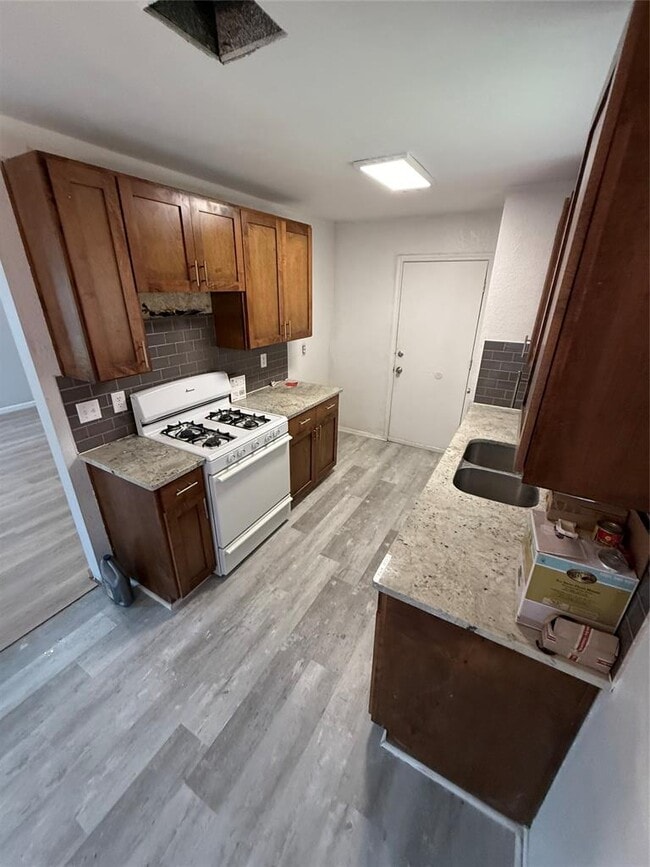 1100 E Logan St in Round Rock, TX - Building Photo - Building Photo