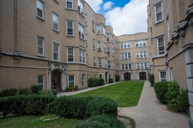 1914 W Morse Ave-Unit -1920-2S in Chicago, IL - Building Photo