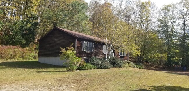 155 Flanders Rd in East Lyme, CT - Building Photo - Building Photo