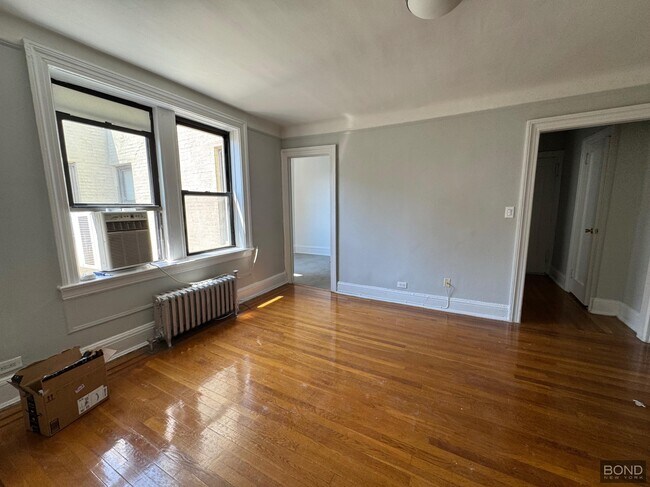32-15 35th St in Queens, NY - Building Photo - Building Photo