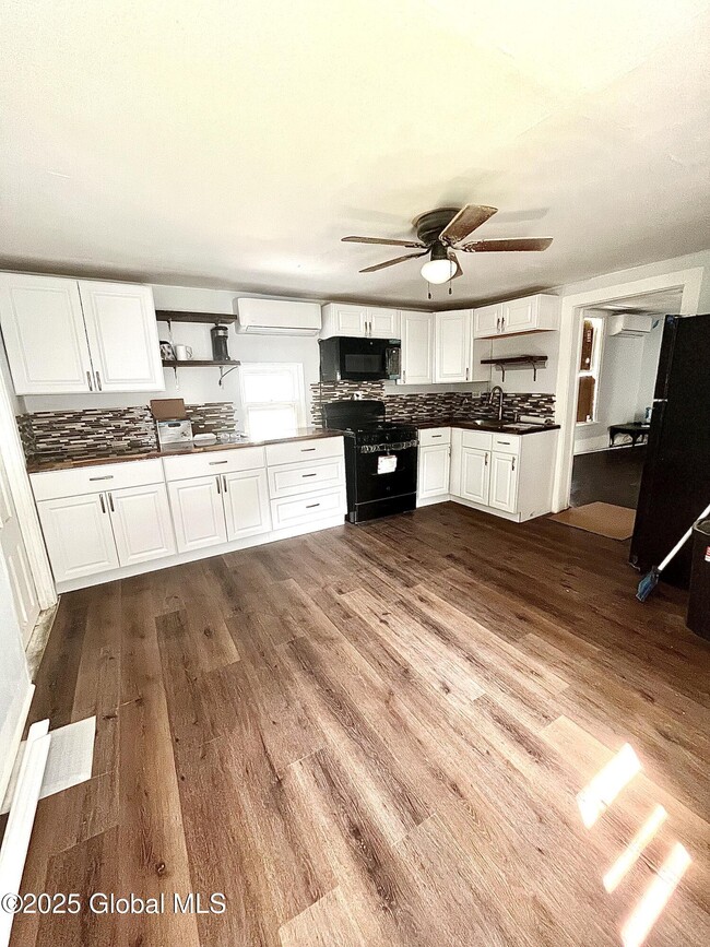 146 S Main St in Gloversville, NY - Building Photo - Building Photo