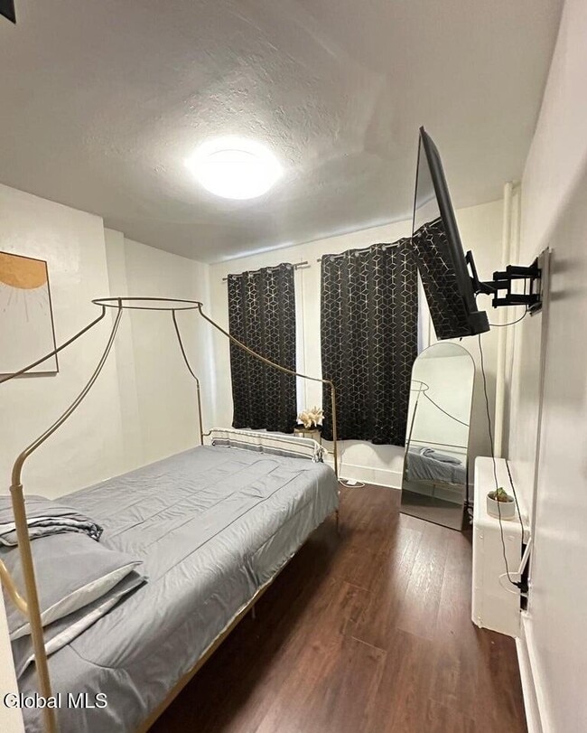 51 Elm St in Albany, NY - Foto de edificio - Building Photo