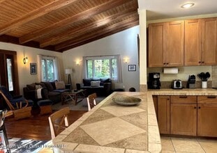 32 Eastwoods Dr in Woodstock, NY - Building Photo - Building Photo