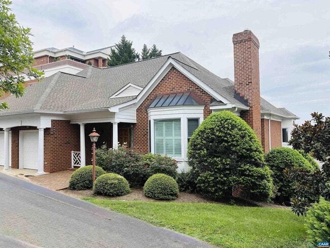 495 Ednam Cir