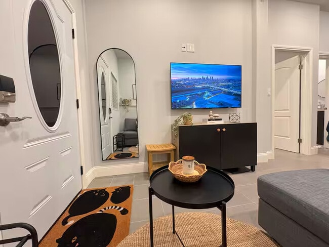 2020 Del Mar Ave