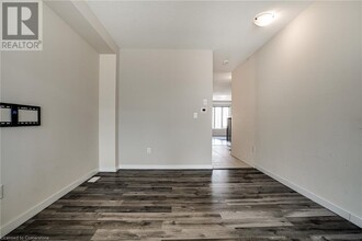 88 Scarletwood St in Hamilton, ON - Building Photo - Building Photo