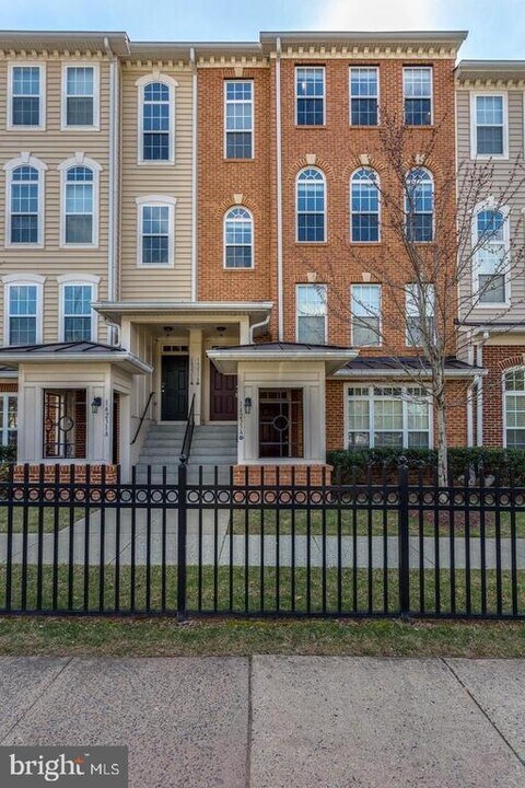 14233 St Germain Dr-Unit -6 in Centreville, VA - Building Photo