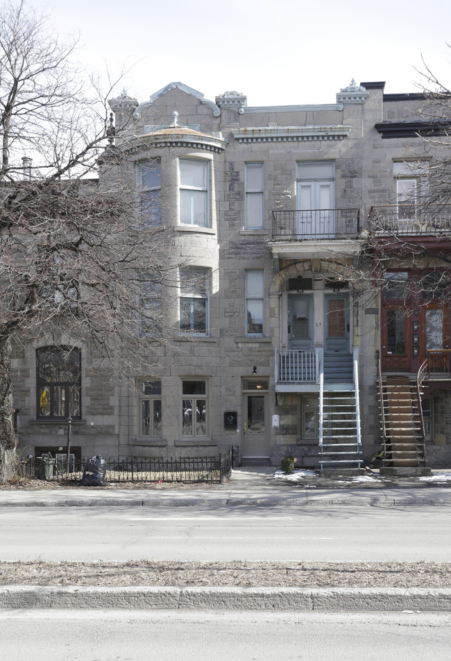 56-60 Saint-Joseph O in Montréal, QC - Building Photo - Primary Photo