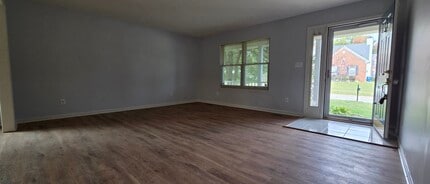 13606 Saddlecreek Dr in Louisville, KY - Foto de edificio - Building Photo