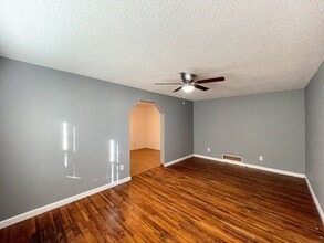 616 E Ave C in Hutchinson, KS - Building Photo - Building Photo