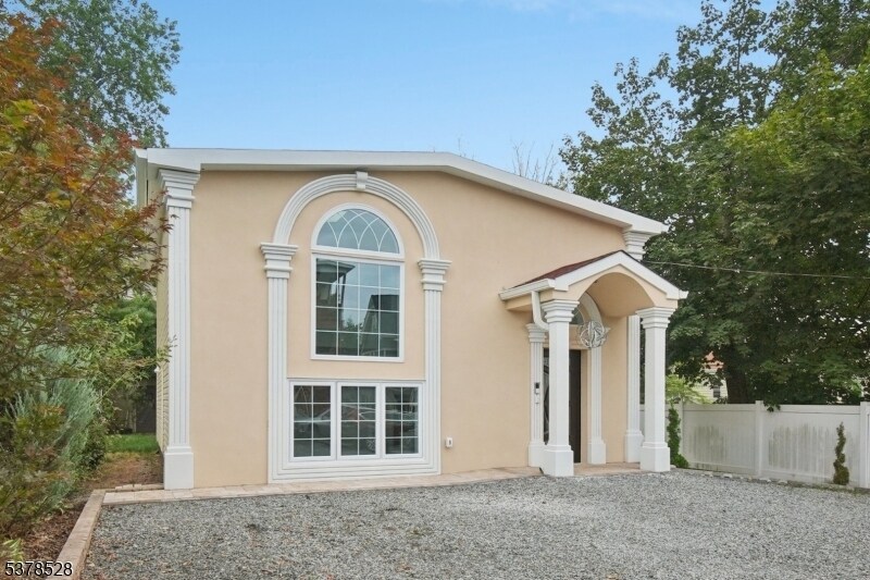 158 Walnut St in Montclair, NJ - Building Photo