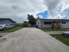 10725 NW 8th Ave in Miami, FL - Building Photo - Building Photo