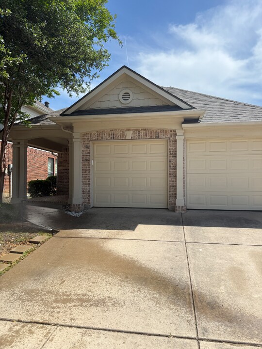 337 Kirby Dr in Argyle, TX - Building Photo