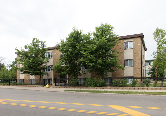 Louisiana Court Apartments in St. Louis Park, MN - Building Photo - Building Photo