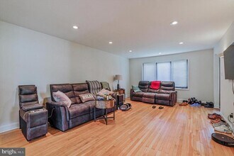 212 Lafayette Ave in Magnolia, NJ - Foto de edificio - Building Photo