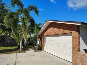 1444 1st St SW in Largo, FL - Building Photo - Building Photo