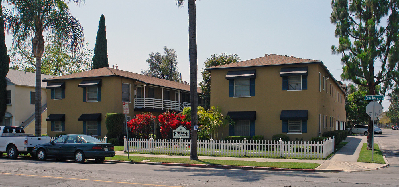 Heritage Court Apartments in Santa Ana, CA - Building Photo