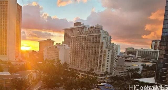 2410 Cleghorn St in Honolulu, HI - Foto de edificio - Building Photo