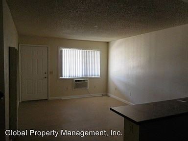 18462 Montezuma St in Adelanto, CA - Foto de edificio - Building Photo