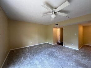 1625 Centerville Rd in Tallahassee, FL - Foto de edificio - Building Photo