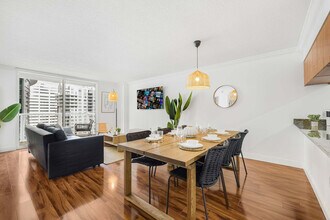 1 SE 12th St, Unit SI FL28-ID1050317P in Miami, FL - Foto de edificio - Building Photo