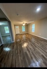 300 N Orchard Ave in Ash Grove, MO - Building Photo - Building Photo
