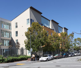 Crescent Cove Apartments in San Francisco, CA - Building Photo - Building Photo