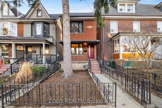 82 Bellwoods Ave in Toronto, ON - Building Photo - Building Photo