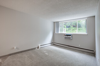 Pine Tree Park Apartments in St. Paul, MN - Building Photo - Interior Photo