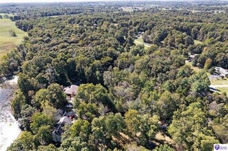 306 Forest Trce in Radcliff, KY - Building Photo - Building Photo