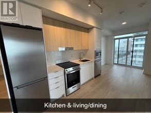 5081-5081 Hurontario St in Mississauga, ON - Building Photo - Building Photo