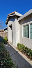 2138 Paul Courter Way in Sacramento, CA - Building Photo - Building Photo