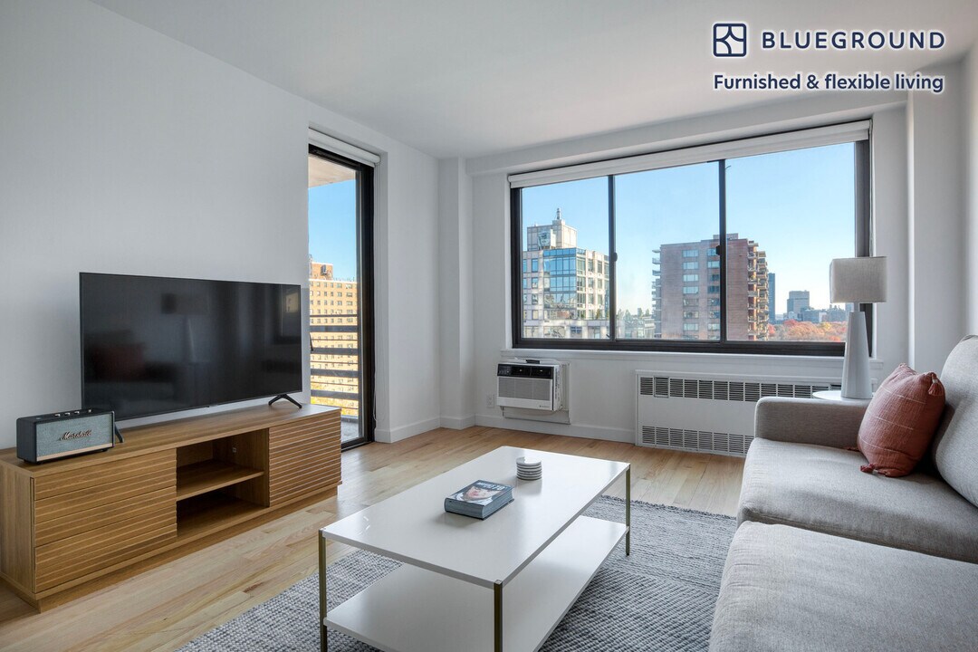 792 Columbus Ave in New York, NY - Building Photo