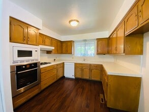 715 E Magill Ave in Fresno, CA - Building Photo - Building Photo