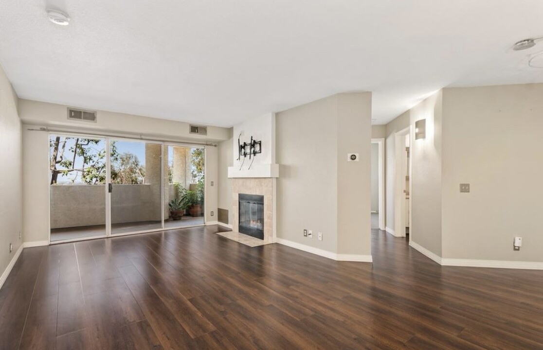11345 Affinity Ct, Unit Affinity Condo in San Diego, CA - Building Photo