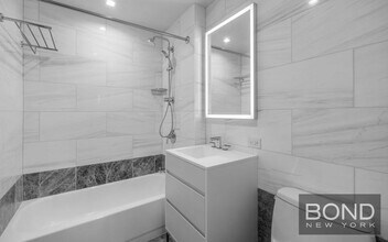 1 Columbus Pl in New York, NY - Building Photo - Building Photo