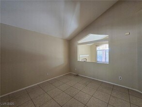 8120 Sandy Creek Dr in Las Vegas, NV - Building Photo - Building Photo