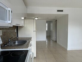 2401 Van Buren St in Hollywood, FL - Building Photo