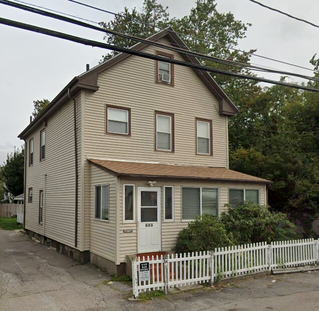 688 Canterbury St in Boston, MA - Foto de edificio