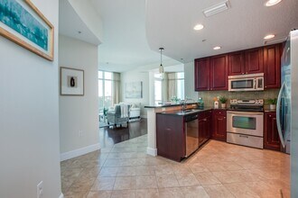 101 S Eola Dr in Orlando, FL - Building Photo - Building Photo