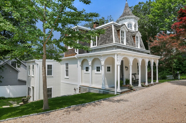 66 Seminary St in New Canaan, CT - Building Photo - Building Photo
