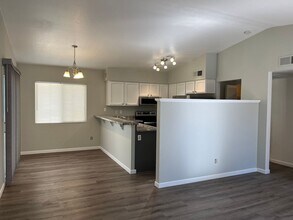 3320 S Parkside Dr in Tempe, AZ - Building Photo - Building Photo