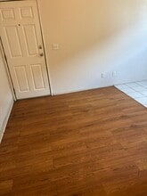 1133 E Divisadero St, Unit Apartment in Fresno, CA - Building Photo - Building Photo