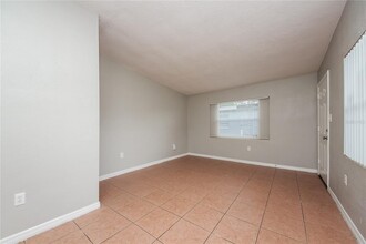 6143 Bolling Dr in Orlando, FL - Foto de edificio - Building Photo