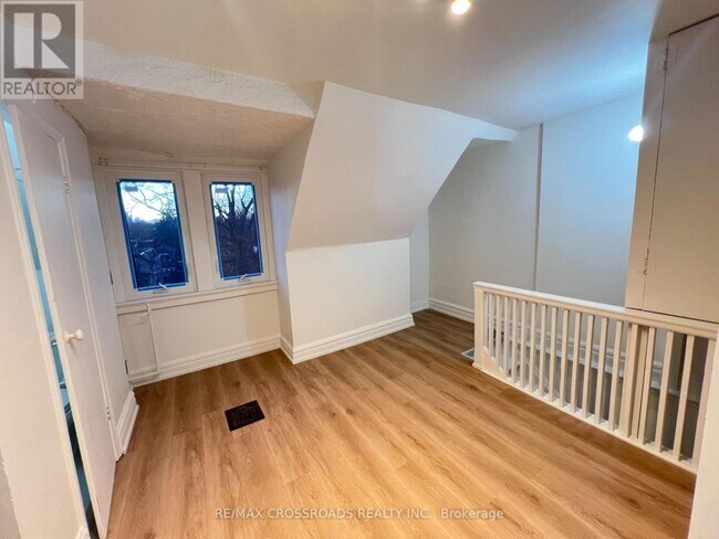 82 Curzon St in Toronto, ON - Building Photo - Building Photo