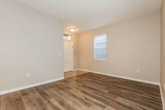 906 Windton Oak Dr in Ruskin, FL - Building Photo - Building Photo